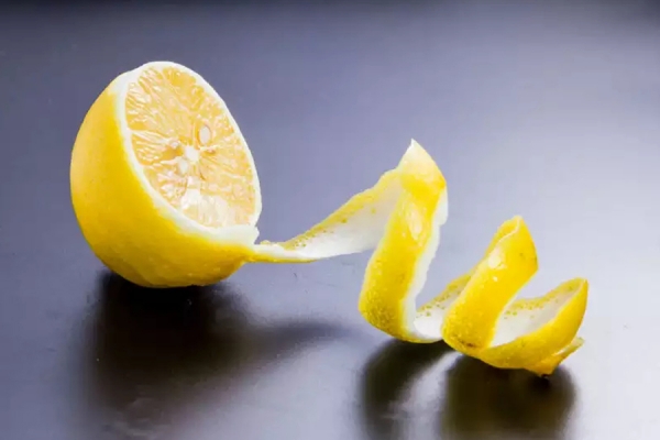 Lemon peel: What secret properties it hides