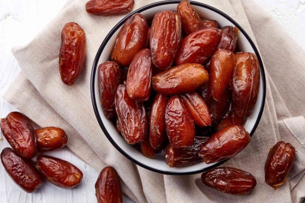 Why we should all eat a few dates before bed